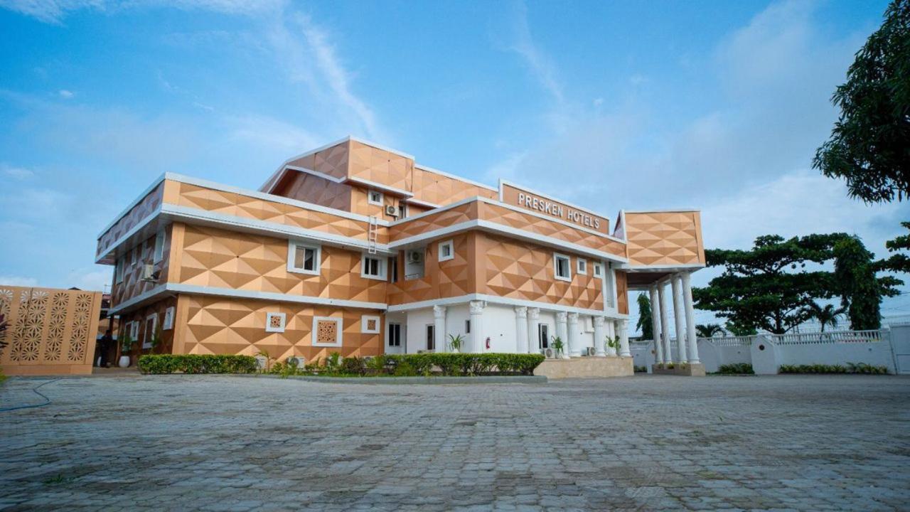 Presken Waters Hotel Lagos Bagian luar foto